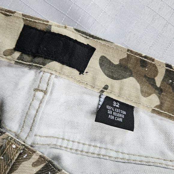 Qruel size 32 waist 100% cotton distressed camo pants with reinforced knees - Picture 4 of 10